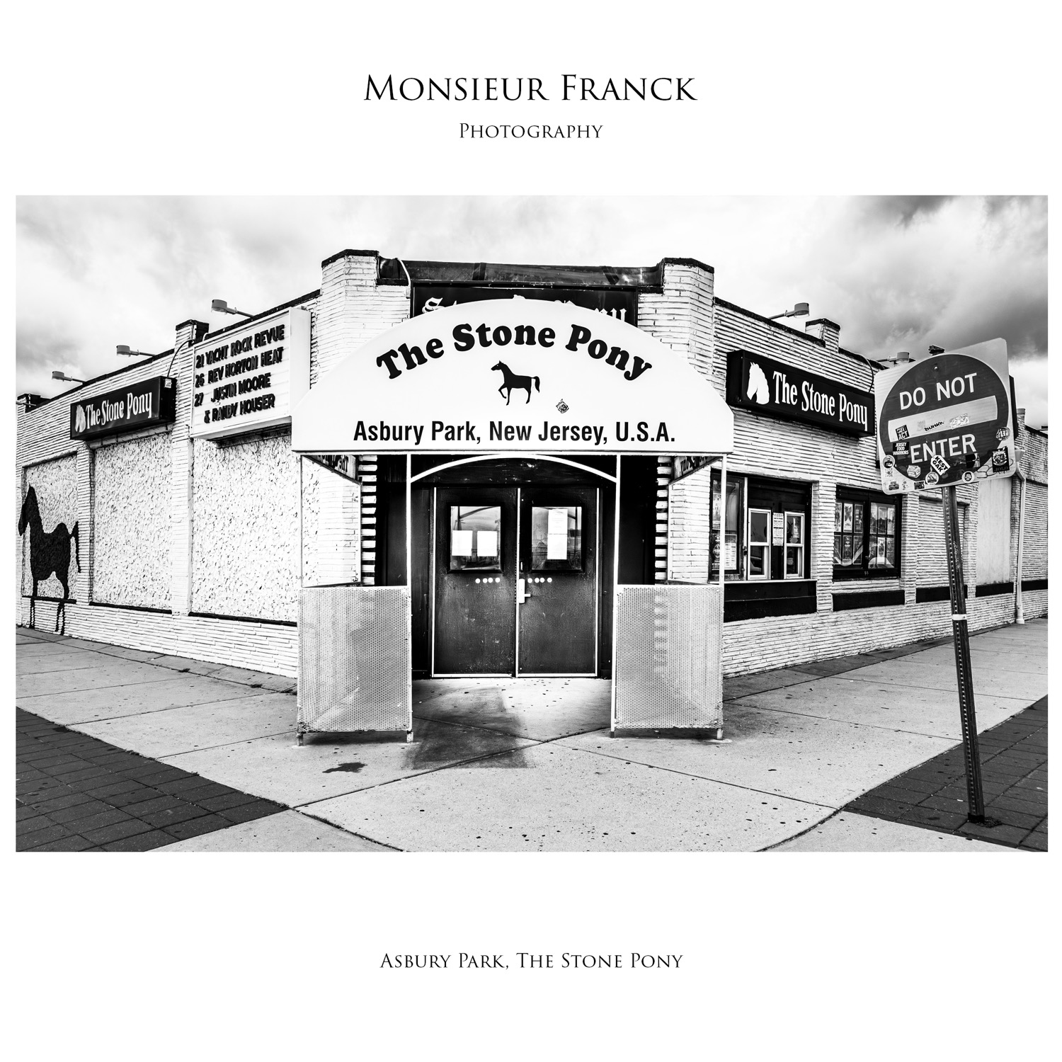 Schwarz-Weiß Street & Urban Fotografie von Monsieur Franck in Potsdam, Motiv in Asbury Park, The Stone Pony